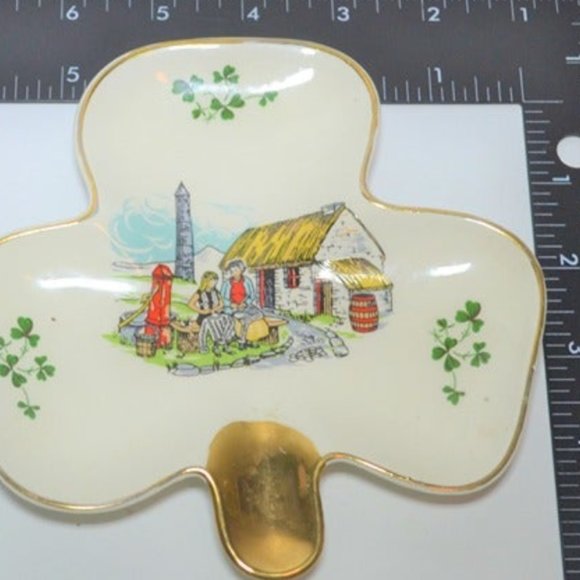Carrigaline Pottery Clover Shaped Ashtray Made In Ireland House Scene White - Picture 4 of 4